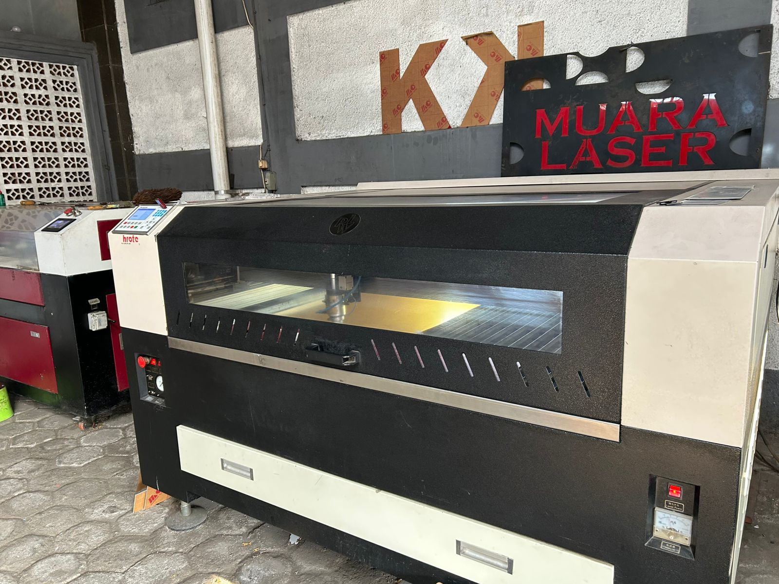 Proses marking laser profesional